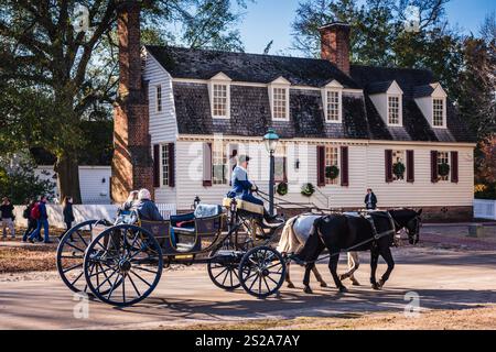 Williamsburg, VA USA - 18. Dezember 2017: Kutschfahrten im Colonial Williamsburg. Stockfoto