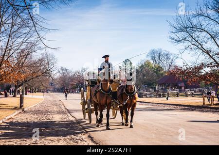 Williamsburg, VA USA - 18. Dezember 2017: Kutschfahrten im Colonial Williamsburg. Stockfoto