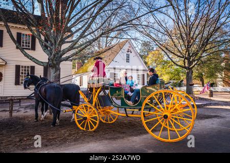 Williamsburg, VA USA - 18. Dezember 2017: Kutschfahrten im Colonial Williamsburg. Stockfoto