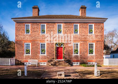 Williamsburg, VA USA - 18. Dezember 2017: George Wythe House and Gardens in Colonial Williamsburg dekoriert für die Feiertage. Stockfoto