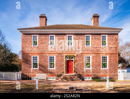 Williamsburg, VA USA - 18. Dezember 2017: George Wythe House and Gardens in Colonial Williamsburg dekoriert für die Feiertage. Stockfoto