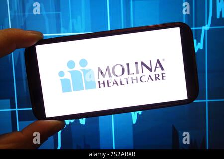 Polen. Januar 2025. In dieser Fotoabbildung wird das Firmenlogo von Molina Healthcare auf einem Smartphone-Bildschirm angezeigt. Quelle: SOPA Images Limited/Alamy Live News Stockfoto