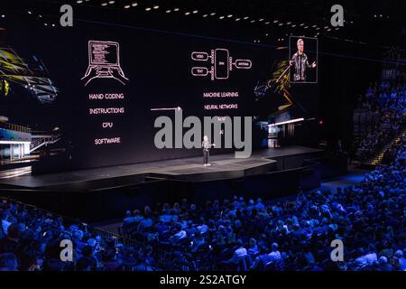Las Vegas, USA. Januar 2025. LAS VEGAS, NV - am 6. Januar 2025 in der NVIDIA Keynote in der Michelob Ultra Arena in Las Vegas, NV. Kredit: DeeCee Carter/MediaPunch Kredit: MediaPunch Inc/Alamy Live News Stockfoto
