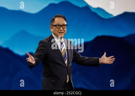 Las Vegas, USA. Januar 2025. Akio Toyoda, Chairman of the Board of Directors bei Toyota, spricht während der Toyota-Präsentation auf den CES Media Days im Mandalay Bay in Las Vegas am 6. Januar 2025. (Foto: Travis P Ball/SIPA USA) Credit: SIPA USA/Alamy Live News Stockfoto