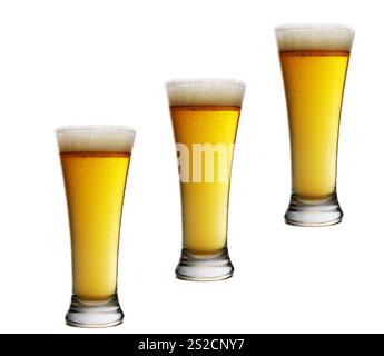 Biergläser isoliert auf weiß Stockfoto