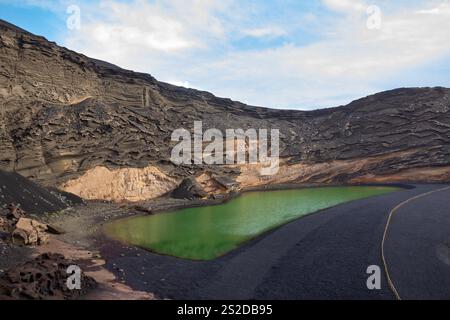 Der Grüne See, der Strand von Churco Verde, Playa de los Ciclos im Timanfaya Nationalpark von Lanzarote, den Kanarischen Inseln, Spanien Stockfoto