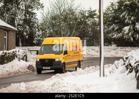 West Yorkshire, Großbritannien. Januar 2025. Wetter in Großbritannien. Winterschnee in und um Queensbury, Bradford, West Yorkshire. Queensbury ist eines der höchsten Dörfer in West Yorkshire. Quelle: Windmill Images/Alamy Live News Stockfoto