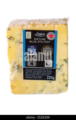 Packung mit Deluxe Reife Blue Stilton Käse isoliert auf weißem Hintergrund - angegebene Herkunft UK geschützt Stockfoto