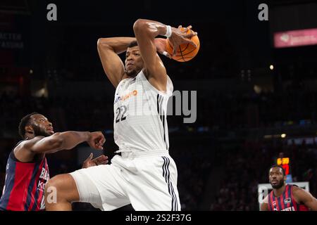 Edy Tavareswährend Real Madrid Sieg über Baskonia 82 - 89 in Liga Endesa 2024/25 reguläres Saisonspiel (15. Tag) gefeiert in der Fernando Buesa Arena (Vitoria Gasteiz Spanien). Januar 2025. (Foto: Juan Carlos García Mate / Pacific Press) Stockfoto