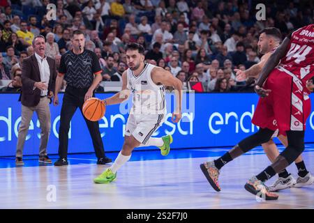 6. Oktober 2024, Vitoria Gasteiz, Cbasque Country/Alava, Spanien: Facundo Campazzo beim Real Madrid Sieg über Casademont Zaragoza 101 - 95 in der Liga Endesa 2024/25 reguläres Saisonspiel (Tag 2) im Wizink Center. Während Real Madrid Sieg über Baskonia 82 - 89 in der Liga Endesa 2024/25 reguläres Saisonspiel (Tag 15) gefeiert in der Fernando Buesa Arena (Vitoria Gasteiz Spanien). Januar 2025. (Kreditbild: © Juan Carlos GarcÃ-A Mate/Pacific Press via ZUMA Press Wire) NUR REDAKTIONELLE VERWENDUNG! Nicht für kommerzielle ZWECKE! Stockfoto