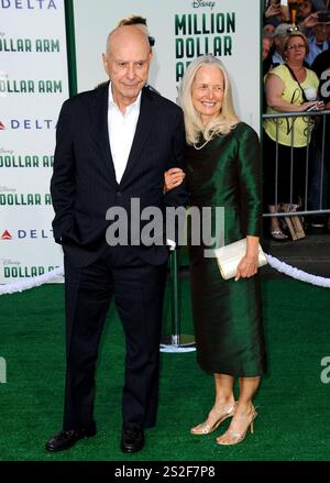 Alan Arkin bei der Premiere von „Million Dollar Arm“ in Los Angeles im El Capitan Theatre in Hollywood, Kalifornien - 6. Mai 2014 Stockfoto