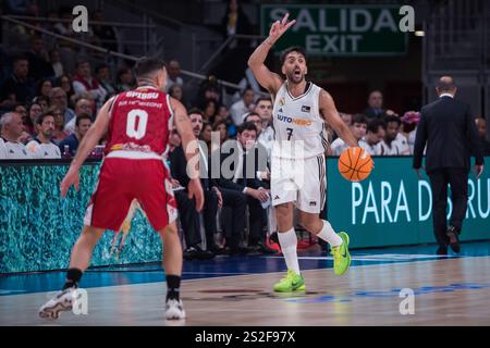 6. Oktober 2024, Vitoria Gasteiz, Cbasque Country / Alava, Spanien: Facundo Campazzo (rechts) und Marco Spissu (links) während Real Madrid Sieg über Casademont Zaragoza 101 - 95 in Liga Endesa 2024/25 reguläres Saisonspiel (Tag 2) im Wizink Center..während Real Madrid Sieg über Baskonia 82 - 89 in Liga Endesa 2024/25 reguläres Saisonspiel (Tag 15) gefeiert in der Fernando Buesa Arena (Vitoria Gasteiz Spanien). Januar 2025. (Foto: © Juan Carlos GarcÃ­A Mate/Pacific Press via ZUMA Press Wire) NUR REDAKTIONELLE VERWENDUNG! Nicht für kommerzielle ZWECKE! Stockfoto