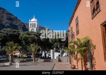 Die Plaza de la Libertad mit der Kirche Santa Ana in der kleinen Stadt Garachico Stockfoto