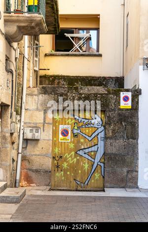 Pontevedra, Spanien - 21. August 2024: Graffiti auf einer Straßenallee in Moana, Spanien Stockfoto