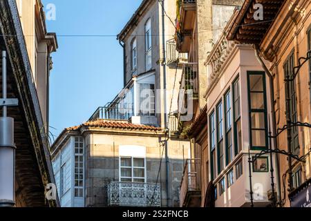 Straßenansicht der Wohnhäuser in Pontevedra, Galicien - Spanien Stockfoto
