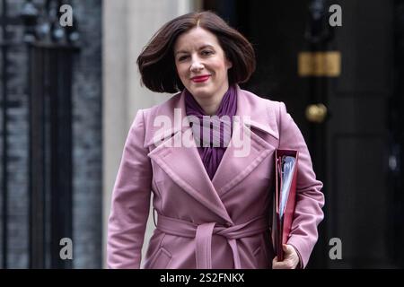 London, Großbritannien. Januar 2025. Bildungsminister Bridget Phillipson verlässt die Downing Street nach einer wöchentlichen Kabinettssitzung. (Foto: Thomas Krych/SOPA Images/SIPA USA) Credit: SIPA USA/Alamy Live News Stockfoto