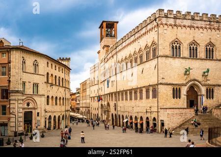 Perugia, Italien - 30. Mai 2024: Schöner Hauptplatz des Palastes der Prioren, Umbrien, Italien Stockfoto