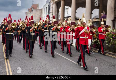 Die Marschkapelle Windsor Castle, die sich in Bildung befindet, leitet den Wechsel der „Garde“ und beinhaltet eine formelle Übergabe der Verantwortung von einer Einheit auf eine andere. Stockfoto