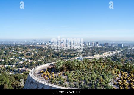Downtown Los Angeles vom Getty Museum in Kalifornien an einem sonnigen Tag aus gesehen Stockfoto