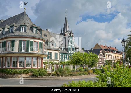 Hotel Schwan, Fachwerkhäuser, Rheinallee, Oestrich-Winkel, Rheingau-Taunus-Kreis, Hessen, Deutschland *** Hotel Schwan, Fachwerkhäuser, Rheinallee, Oestrich Winkel, Rheingau Taunus, Hessen, Deutschland Stockfoto