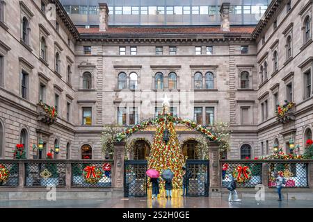 Lotte New York Palace Hotel, mit Weihnachtsdekoration und Weihnachtsbaum Manhattan, New York City New York, USA Stockfoto