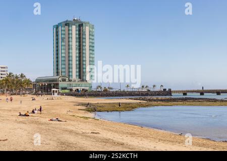Playa del Reducto und Arrecife Gran Hotel & Spa, Lanzarote, Spanien Stockfoto