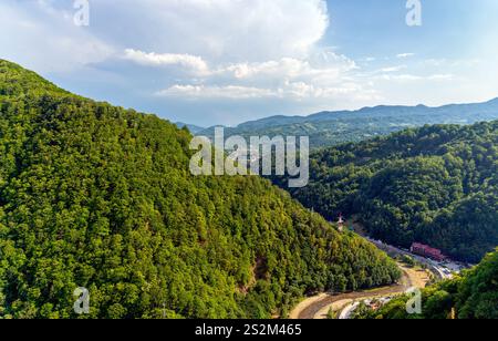 Poenari, Rumänien - 8. August 2021: Blick von Vlad, dem Pfählerschloss Stockfoto