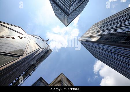 Blick auf das neue JP Morgan Chase Building, links an der Kreuzung von 48th Street und Park Avenue im Midtown-Abschnitt von New York, N.Y., Satu Stockfoto