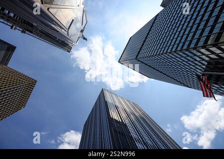Blick auf das neue JP Morgan Chase Building, links an der Kreuzung von 48th Street und Park Avenue im Midtown-Abschnitt von New York, N.Y., Satu Stockfoto