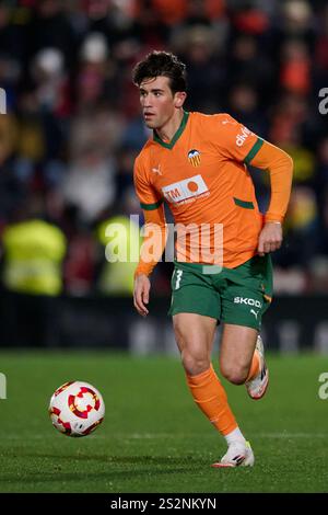 Elda, Spanien. Januar 2025. ELDA, SPANIEN – 7. JANUAR: Jesus Vazquez linker Rückspieler von Valencia CF läuft mit dem Ball während des Spiels der Copa del Rey Runde 32 zwischen CD Eldense und Valencia CF im Nuevo Pepico Amat Stadion am 7. Januar 2025 in Elda, Spanien. (Foto von Francisco Macia/Photo Players Images/Magara Press) Credit: Magara Press SL/Alamy Live News Stockfoto