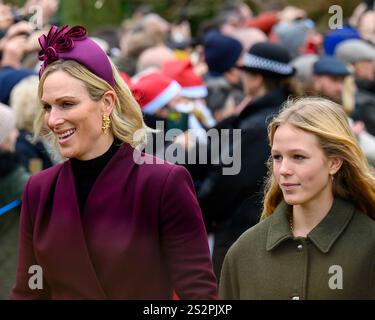 Sandringham, Norfolk, Großbritannien. Dezember 2024. Zara Tindall und die Nichte Isla Phillips, zusammen mit der königlichen Familie, die am Weihnachtstag in der Kirche eintreffen. Stockfoto