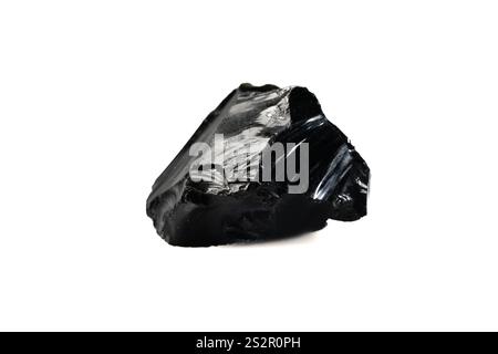 Strahlender natürlicher Obsidian Edelstein mit glänzender Oberfläche und komplizierter Textur. Stockfoto