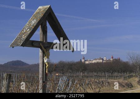 Benediktinerkloster Göttingen, von den Weinbergen bei Tiefenfucha, Furth bei Krems, Niederösterreich, Österreich, Europa Stockfoto