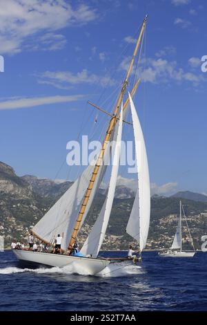 Rennen Sie die Regatta der letzten vier erhaltenen historischen Segelyachten der 15-Meter-Klasse während der Monaco Classic Week 2017, Race of the Classic Sailing Stockfoto