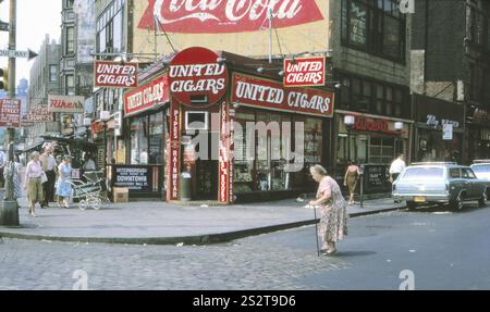 New York 1966, Zigarrengeschäft in Greenwich Village Stockfoto