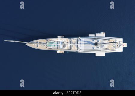 Die 143 Meter lange Dreimaster-Segelyacht A, die größte Segelyacht der Welt, wurde nach einem Entwurf des Designers Philippe Starck von The gebaut Stockfoto