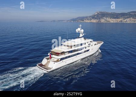 Luftaufnahme 74 m Motoryacht AURORA, geliefert 2017 von der deutschen Werft Luerssen Yachts, Design Winch Design, vorbei an Roquebrune Cap Ma Stockfoto