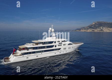 Luftaufnahme 74 m Motoryacht AURORA, geliefert 2017 von der deutschen Werft Luerssen Yachts, Design Winch Design, vorbei an Roquebrune Cap Ma Stockfoto