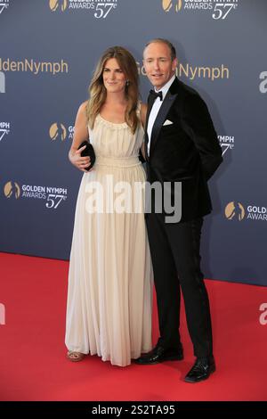 Regisseur Mattias Klum mit Gesellschaft, Red Carpet Award Zeremonie Nymphes d'Or, 57. Festival de Television de Monte-Carlo, TV Festival Monte-Carlo, Princ Stockfoto