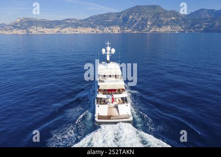 Luftaufnahme 74 m Motoryacht AURORA, geliefert 2017 von der deutschen Werft Luerssen Yachts, Design Winch Design, vorbei an Roquebrune Cap Ma Stockfoto