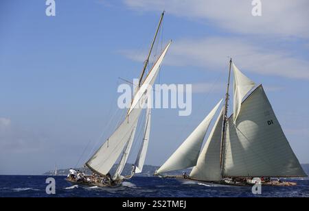 Rennen Sie die Regatta der letzten vier erhaltenen historischen Segelyachten der 15-Meter-Klasse während der Monaco Classic Week 2017, Race of the Classic Sailing Stockfoto