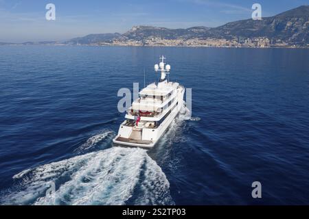 Luftaufnahme 74 m Motoryacht AURORA, geliefert 2017 von der deutschen Werft Luerssen Yachts, Design Winch Design, vorbei an Roquebrune Cap Ma Stockfoto