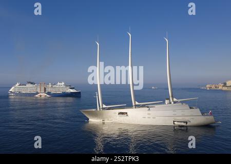 143 Meter lange Segelyacht A aus der Vogelperspektive, die größte Segelyacht der Welt, gebaut von der deutschen Werft Nobiskrug für den russischen Oligarchen Andrei Stockfoto