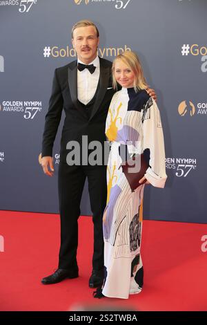 Albrecht Abraham Schuch und Anna Maria Muehe, Filmpartner in Mitten in Deutschland NSU, Red Carpet Award Ceremony Nymphes d'Or, 57. Festival de Tel Stockfoto