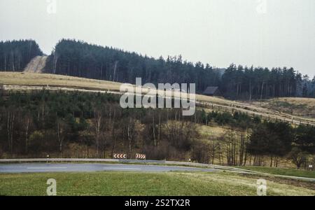 Innerdeutsche Grenze zwischen der Bundesrepublik Deutschland und der DDR mit Todesstreifen, Grenzzäunen, bei Hof, Fran Stockfoto