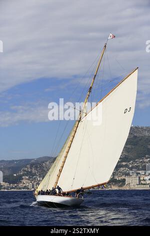 Rennen Sie die Regatta der letzten vier erhaltenen historischen Segelyachten der 15-Meter-Klasse während der Monaco Classic Week 2017, Race of the Classic Sailing Stockfoto