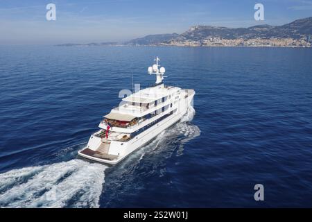 Luftaufnahme 74 m Motoryacht AURORA, geliefert 2017 von der deutschen Werft Luerssen Yachts, Design Winch Design, vorbei an Roquebrune Cap Ma Stockfoto