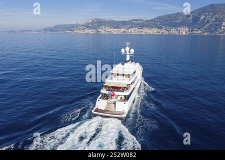 Luftaufnahme 74 m Motoryacht AURORA, geliefert 2017 von der deutschen Werft Luerssen Yachts, Design Winch Design, vorbei an Roquebrune Cap Ma Stockfoto