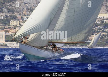 Rennen Sie die Regatta der letzten vier erhaltenen historischen Segelyachten der 15-Meter-Klasse während der Monaco Classic Week 2017, Race of the Classic Sailing Stockfoto