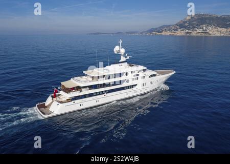 Luftaufnahme 74 m Motoryacht AURORA, geliefert 2017 von der deutschen Werft Luerssen Yachts, Design Winch Design, vorbei an Roquebrune Cap Ma Stockfoto